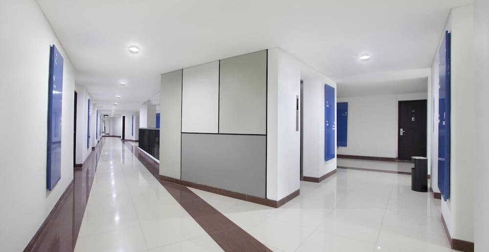 Amaris Hotel Bandara Soekarno Hatta Tangerang Exterior foto